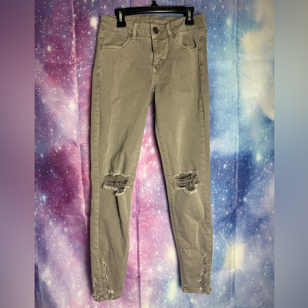 American Eagle distressed jeggings 🛍